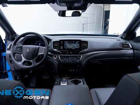 Used 2025 Honda Passport TrailSport image 7