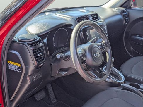 Used 2019 Kia Soul + image 30