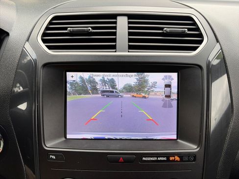 Used 2019 Ford Explorer XLT w/ Equipment Group 202A AWD/4WD image 24
