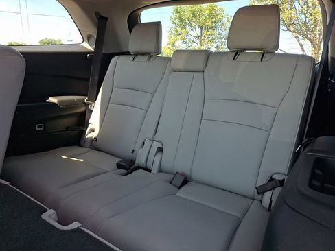 Used 2016 Honda Pilot Touring image 19