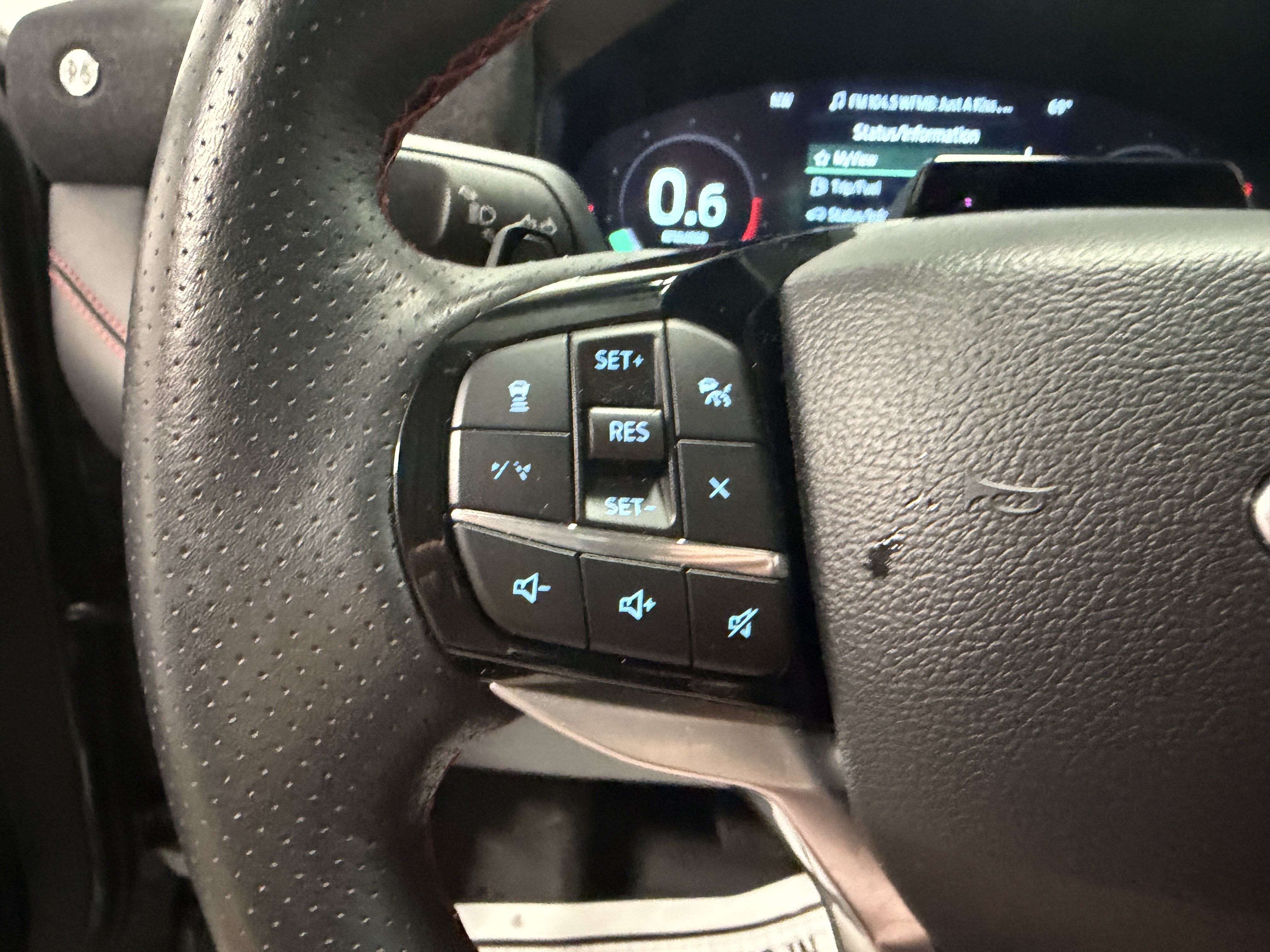 Used 2025 Ford Explorer ST AWD/4WD image 15