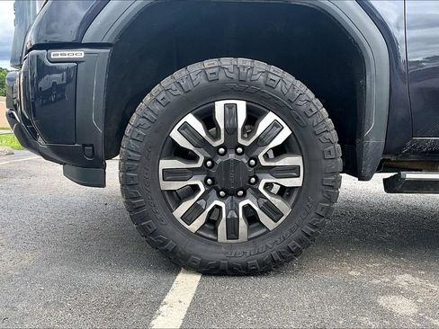 Used 2024 GMC Sierra 2500 Denali Ultimate AWD/4WD image 2