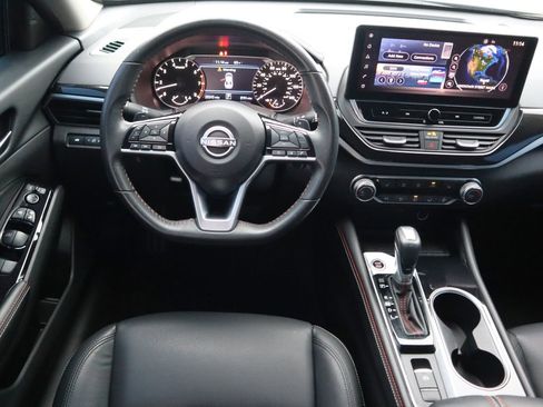 Used 2024 Nissan Altima 2.5 SR w/ SR Premium Package image 11