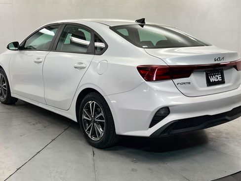Used 2023 Kia Forte LXS FWD image 3