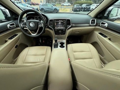 Used 2017 Jeep Grand Cherokee Limited image 2