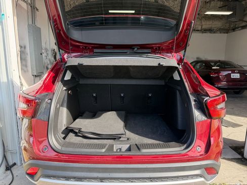 Used 2025 Chevrolet Trax LT image 29