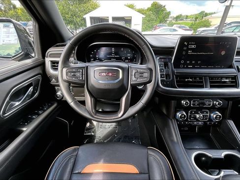 Used 2024 GMC Yukon AT4 w/ AT4 Premium Package AWD/4WD image 10