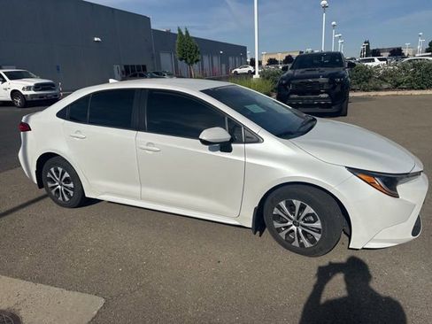 Used 2022 Toyota Corolla LE FWD image 5