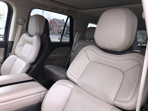 Used 2024 Lincoln Navigator Reserve AWD/4WD image 11
