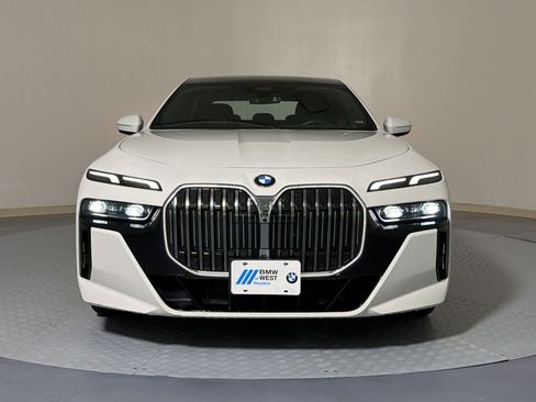 Used 2025 BMW 740i RWD image 6