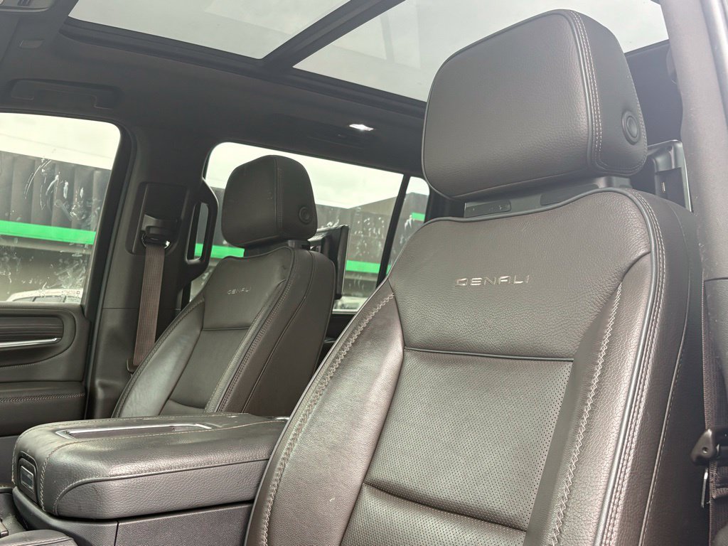 Used 2022 GMC Yukon XL Denali AWD/4WD image 12