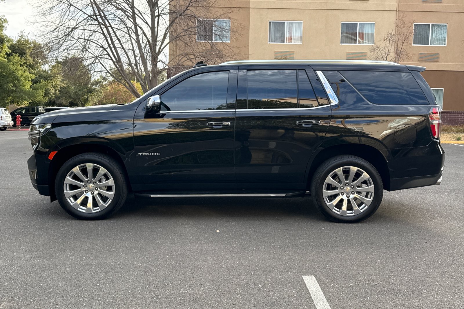 Used 2025 Chevrolet Tahoe Premier AWD/4WD image 8