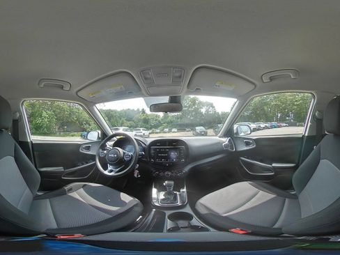 Used 2025 Kia Soul LX w/ LX Technology Package FWD image 40