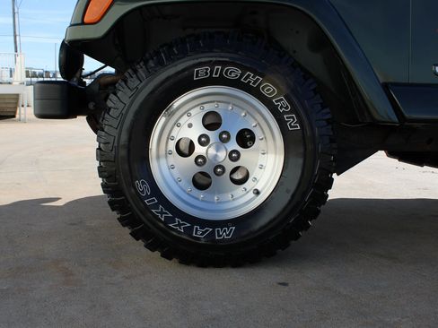 Used 1998 Jeep Wrangler Sahara image 28