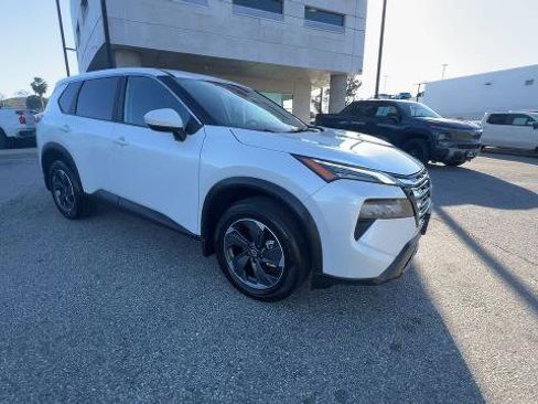 Used 2025 Nissan Rogue SV FWD image 35