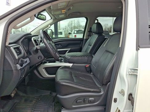 Used 2019 Nissan Titan PRO-4X w/ Pro-4x Convenience Package image 9