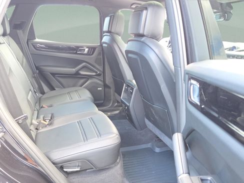 Used 2019 Porsche Cayenne Base image 17