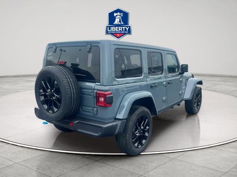 Used 2024 Jeep Wrangler Unlimited Sahara w/ Technology Group AWD/4WD image 11