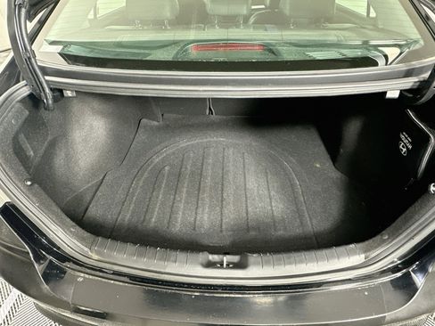 Used 2017 Hyundai Elantra Limited w/ Limited Tech Package 08 FWD image 29