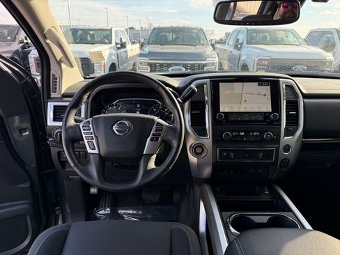 Used 2021 Nissan Titan SV w/ SV Convenience Package image 13