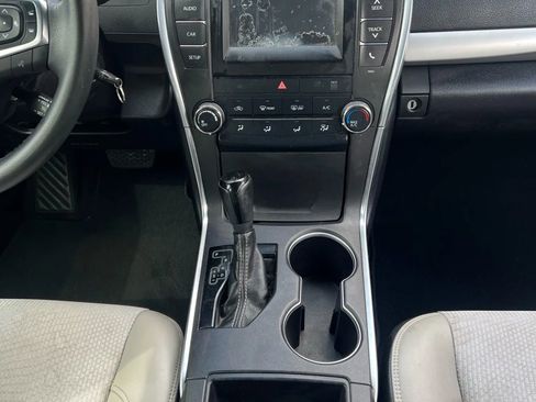 Used 2017 Toyota Camry SE FWD image 12