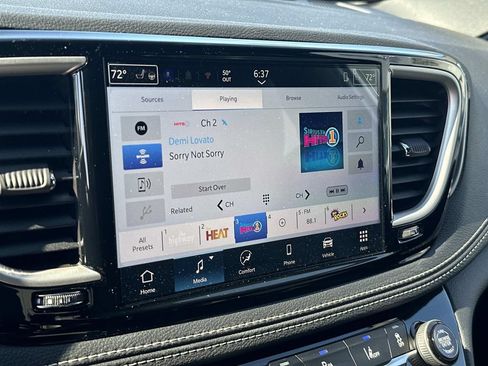 New 2026 Chrysler Pacifica Select w/ S Appearance Package FWD image 3