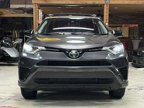 Used 2017 Toyota RAV4 LE w/ Carpet Mat Package AWD/4WD image 4