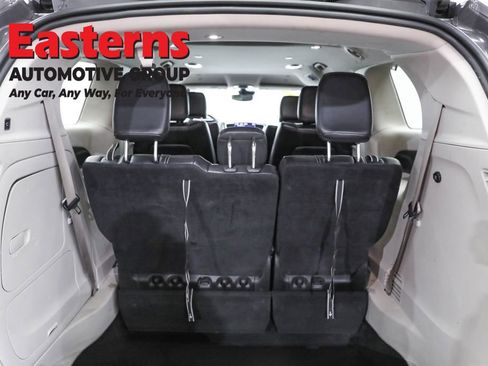 Used 2022 Chrysler Pacifica Touring-L FWD image 9