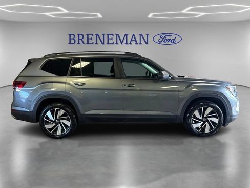 Used 2025 Volkswagen Atlas SE AWD/4WD image 4