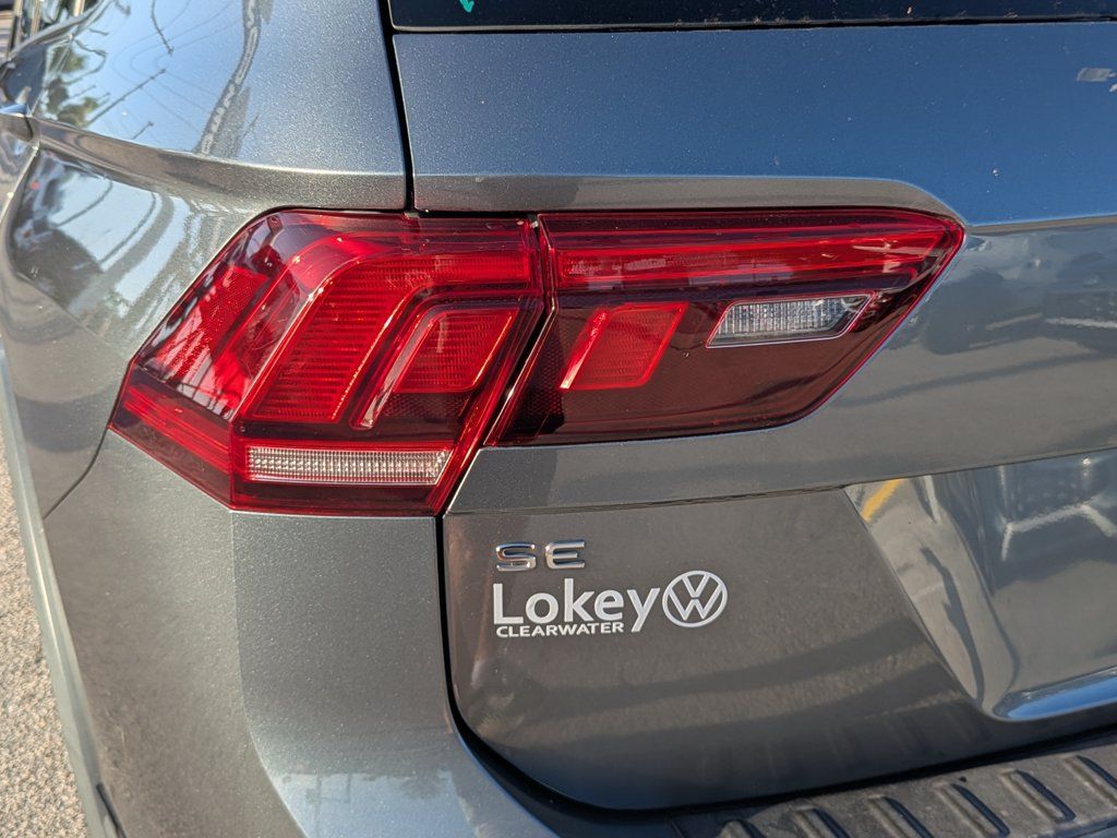 Certified 2022 Volkswagen Tiguan SE R-Line FWD image 8