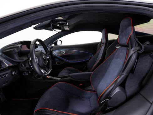 Used 2025 McLaren Artura RWD image 20