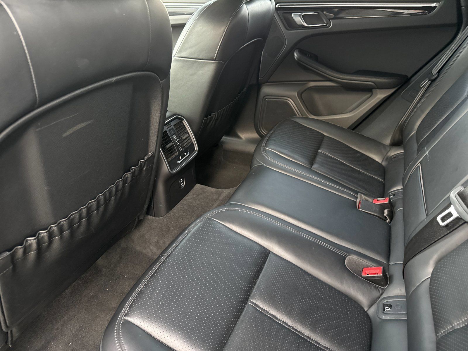 Used 2024 Porsche Macan AWD/4WD image 11