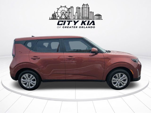 Used 2025 Kia Soul LX FWD image 7