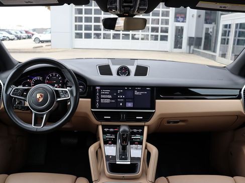 Used 2020 Porsche Cayenne image 11