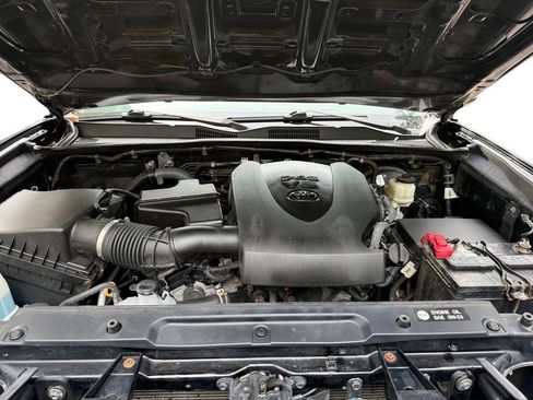 Used 2017 Toyota Tacoma TRD Sport w/ Premium & Technology Package AWD/4WD image 27