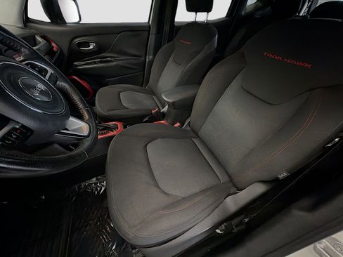 Used 2016 Jeep Renegade Trailhawk AWD/4WD image 10