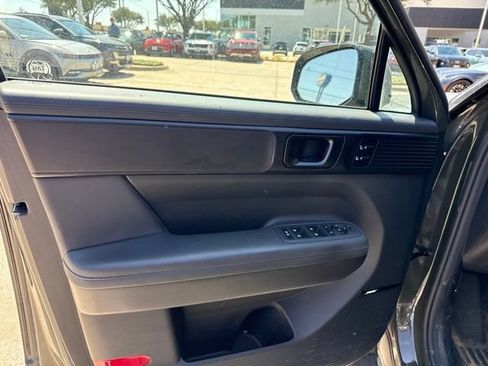 Used 2025 Hyundai Santa Fe Calligraphy AWD/4WD image 9