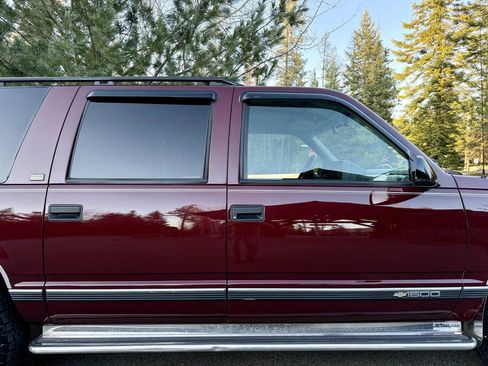 Used 1994 Chevrolet Suburban 4WD image 25