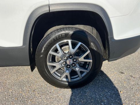 Used 2023 GMC Acadia SLT image 22