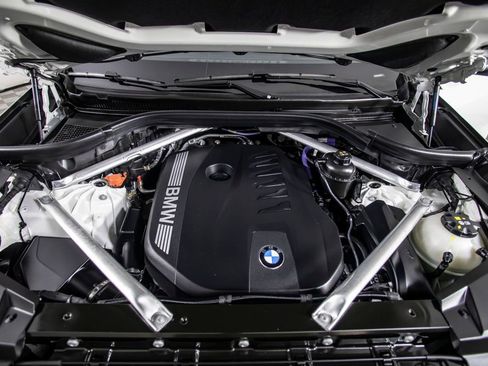 Used 2025 BMW X5 sDrive40i w/ M Sport Package RWD image 45