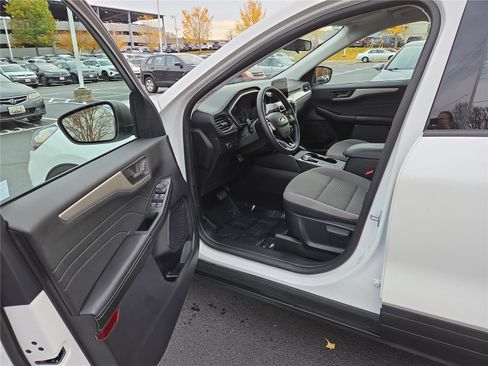 Used 2022 Ford Escape SE w/ Cold Weather Package image 12