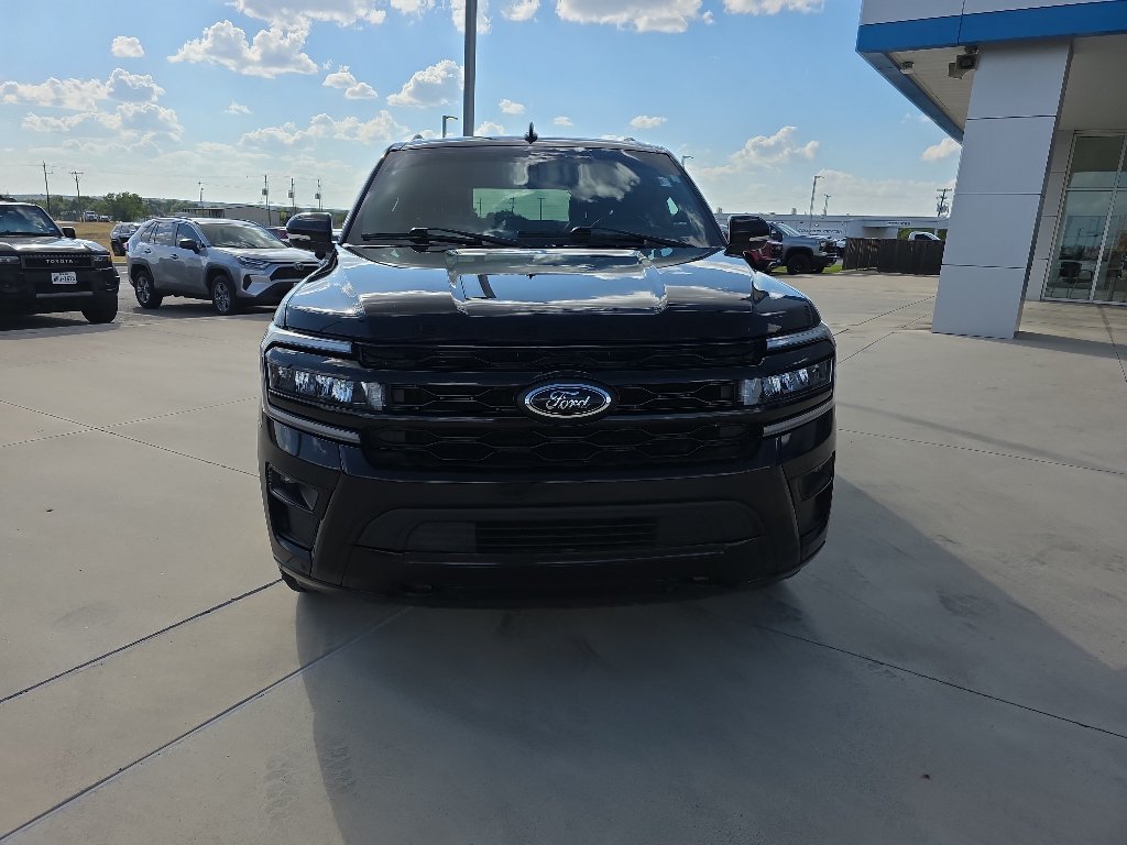 Used 2023 Ford Expedition Limited AWD/4WD image 2