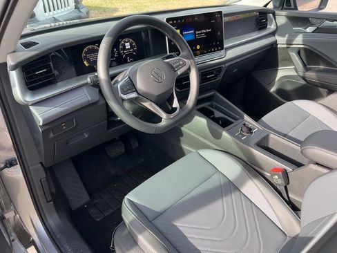 New 2026 Volkswagen Tiguan SE image 14