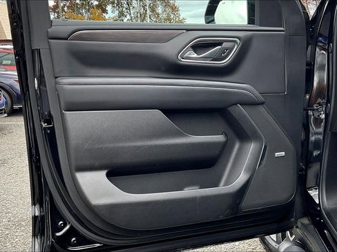 Used 2024 Chevrolet Tahoe Z71 w/ Luxury Package image 18