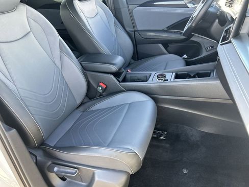 Certified 2025 Volkswagen Tiguan SE R-Line AWD/4WD image 8