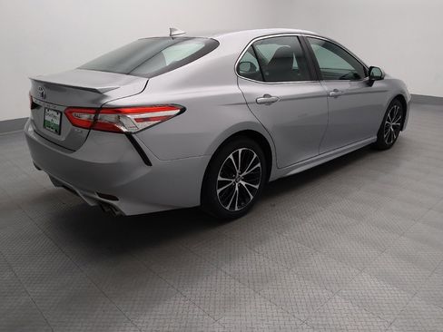 Used 2020 Toyota Camry SE FWD image 10
