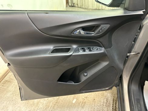 Used 2019 Chevrolet Equinox LT w/ Sun & Navigation Package AWD/4WD image 27