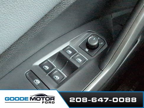 Used 2025 Volkswagen Jetta SEL image 8