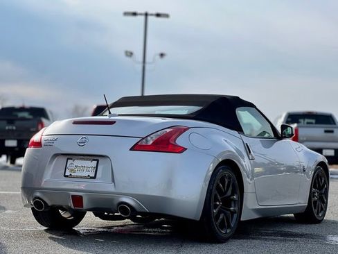 Used 2017 Nissan 370Z Roadster image 5