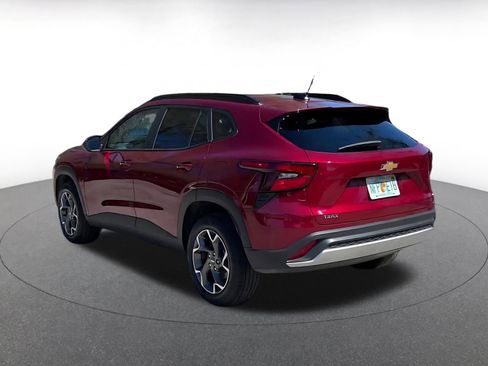 Used 2025 Chevrolet Trax LT w/ LT Convenience Package image 11